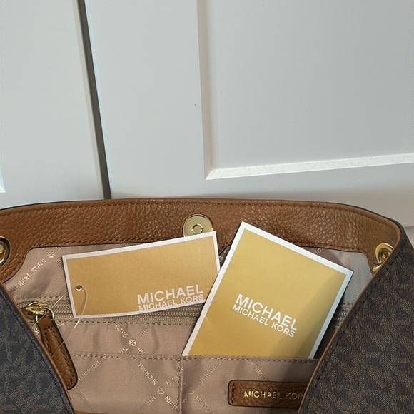 NWT Authentic Michael Kors Large Chain Shoulder Tote Jet Set - Picture 8 of 10